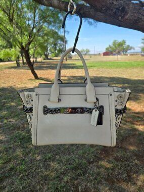 Coach swagger 27 tea rose